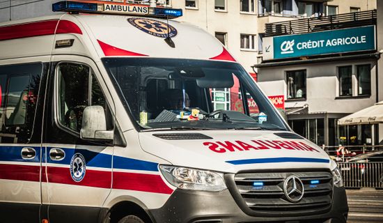 龙门租一辆可以平躺病人的车 有专门运送病人的车吗？